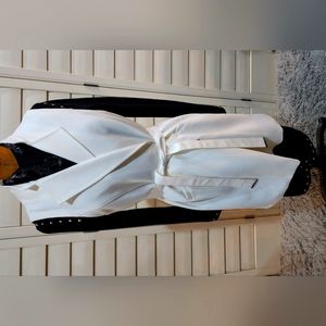 White House Black Market sleeveless jacket. Size Large